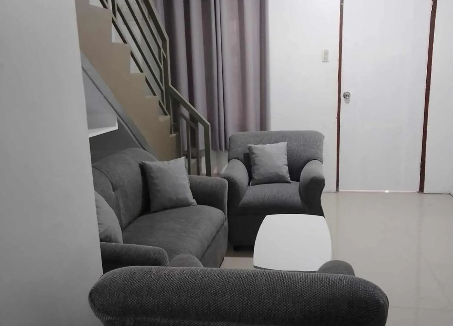 Singian'S Townhouse Apartment Angeles 0*,  Philippines